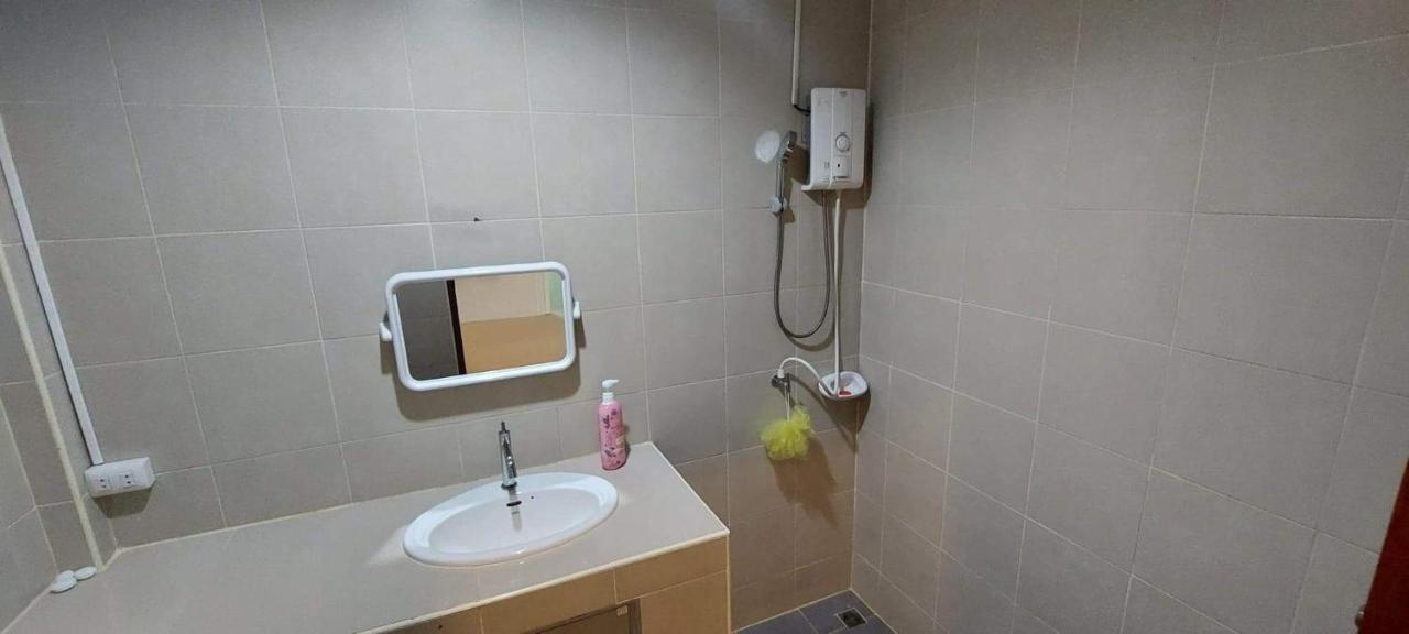 P & T Hostel Bangrak Kültér fotó